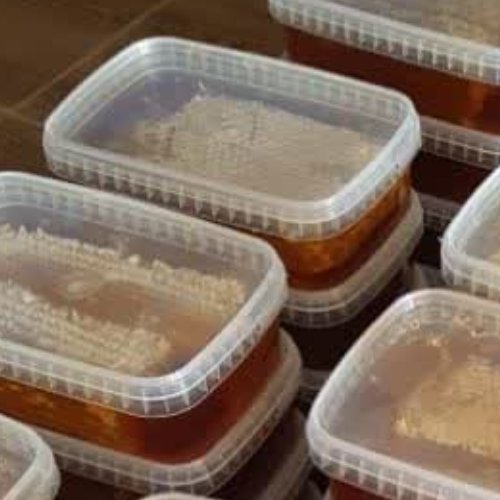 عسل گون با موم استاندارد ظرف مکعبی (یک کیلویی)
