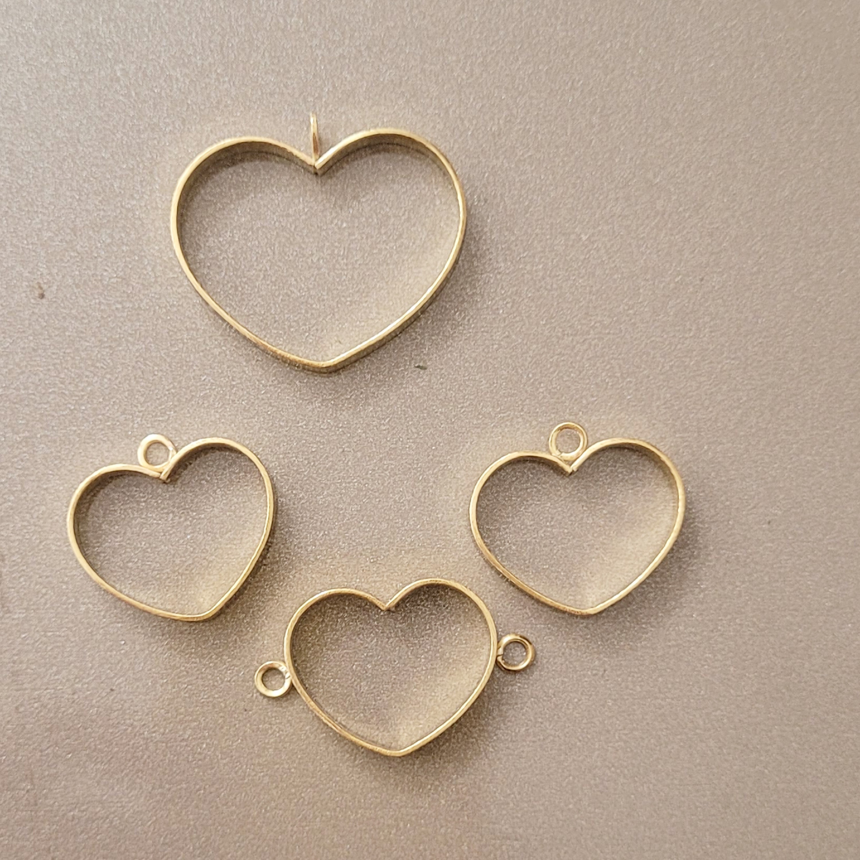 قاب برنجی طرح قلب .ساخته شده از فلز برنج مخصوص رزینکاران