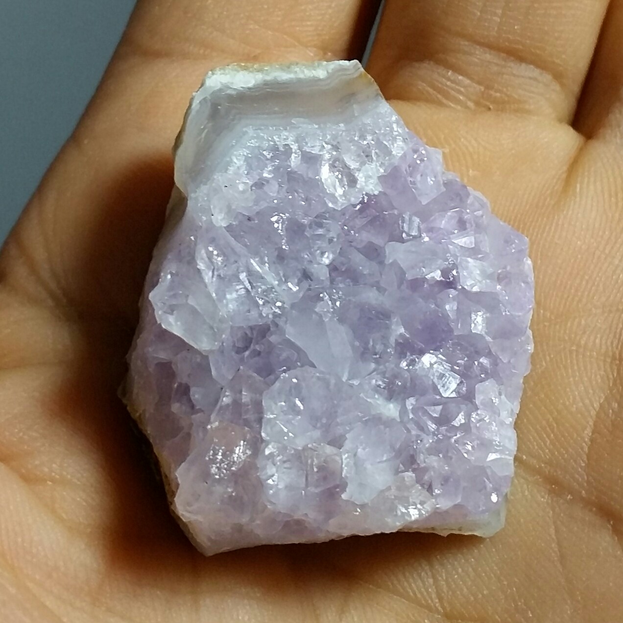 سنگ راف آمیتیس آمتیس آماتیس پر بلور پر رنگ بسیار خاص و زیبا و چشم نواز کلکسیونی کد 10599