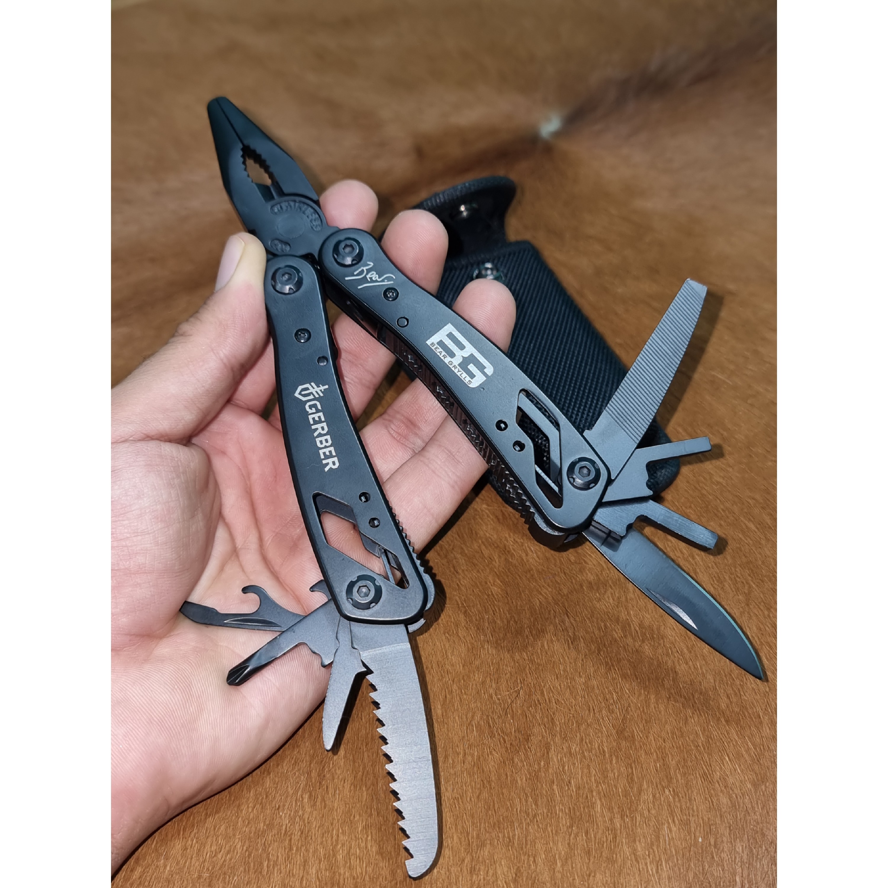 انبردست همه کاره طرح گربر دارای انبر دست و سری پیچ گوشتی و آلن