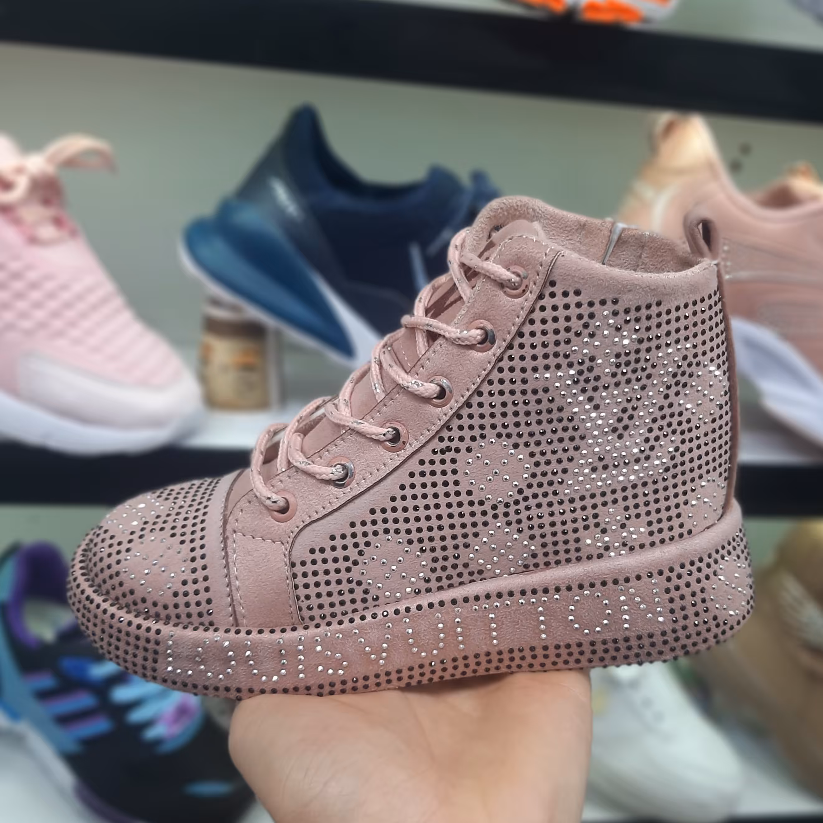 نیم ساق دخترونه،طرح جدید،دوتا رنگ طوسی و کالباسی،پاخوری شیک و جذاب،کیفیت محکم و بادوام