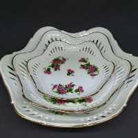 بشقاب دور توری گل سرخ