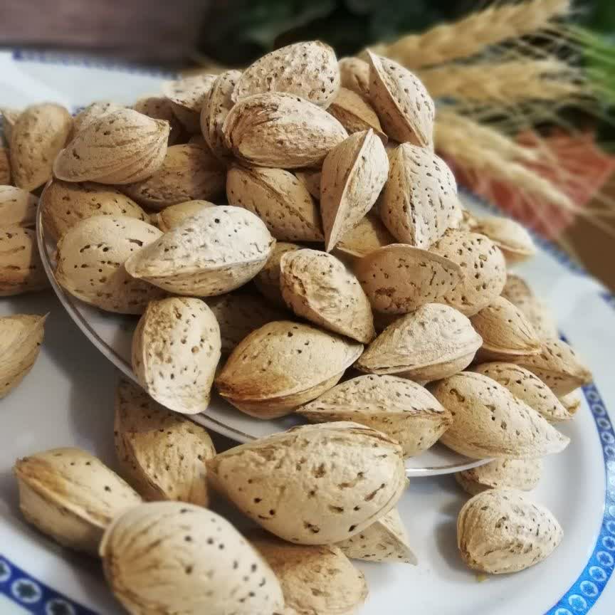 بادام پوست کاغذی(سفید) اعلاء(500گرمی)(ارسال رایگان)