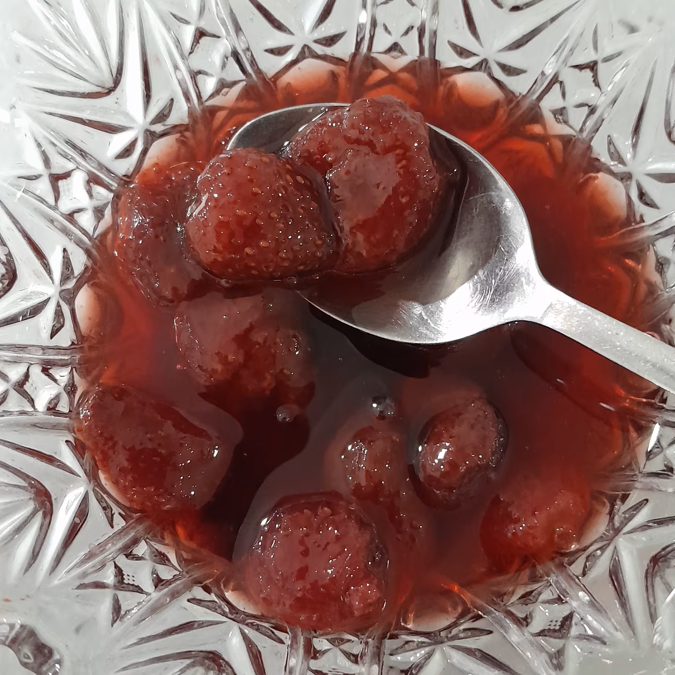 مربای تازه و خونگی توت فرنگی محلی 