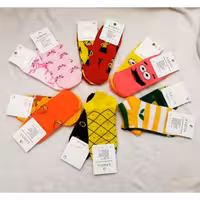 جوراب نخی ساق کوتاه تابه تا، در چندین طرح مختلف