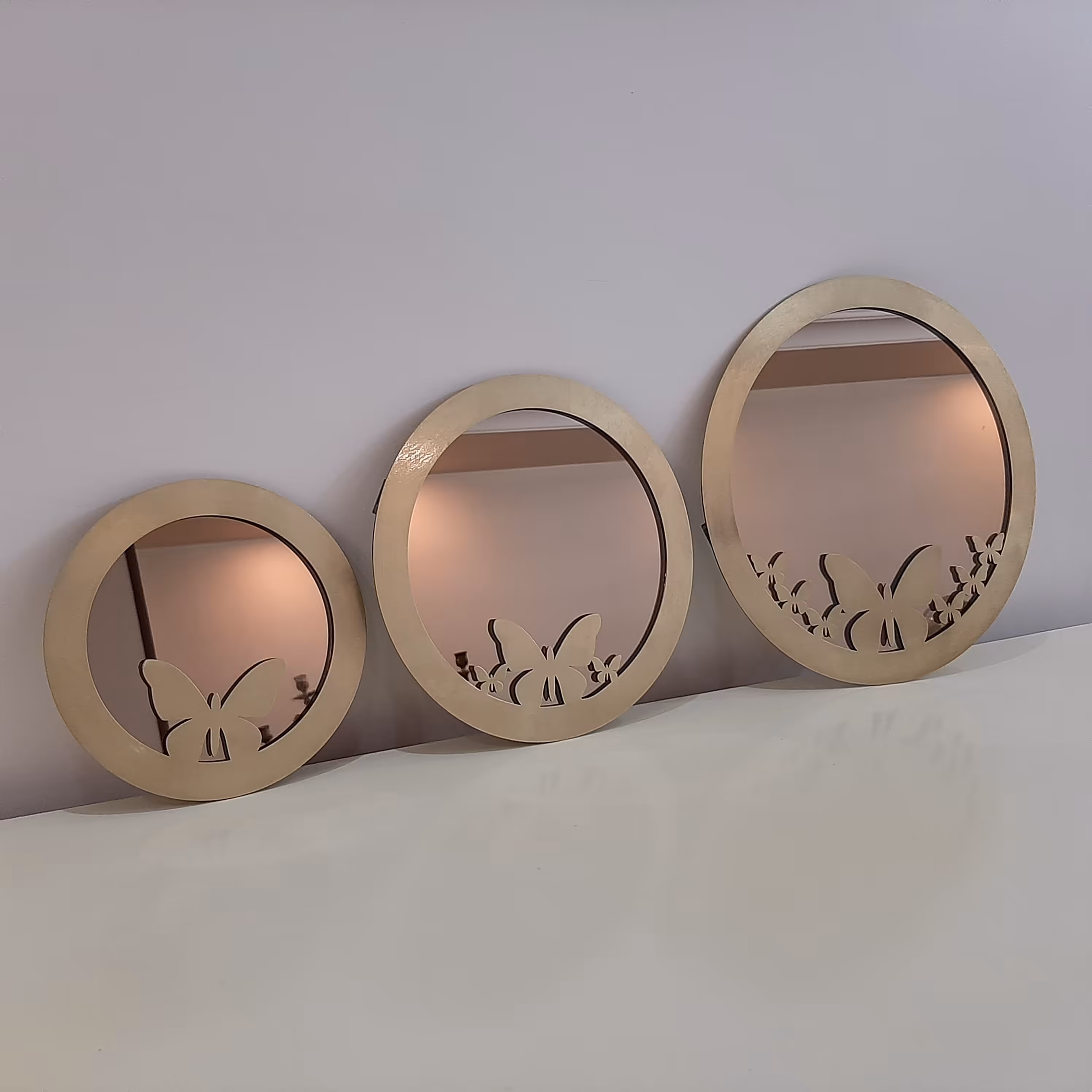 آینه دیواری فریم دار دکوراتیو  برنجی مدل پروانه 3 سایزی 