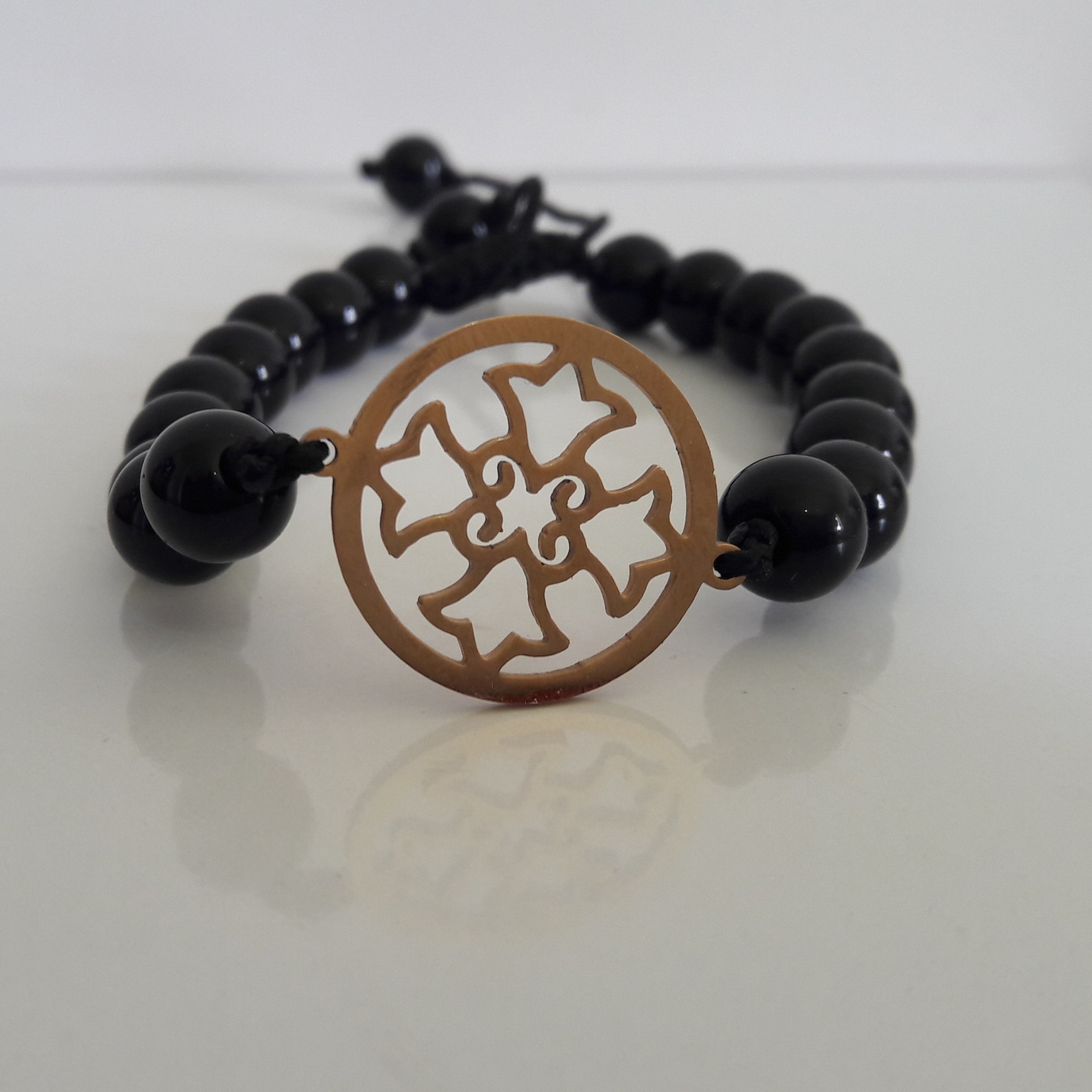 دستبند اسپرت(هم زنانه و هم مردانه)پلاک رنگ ثابت و ضد حساسیت اونیکس  براق