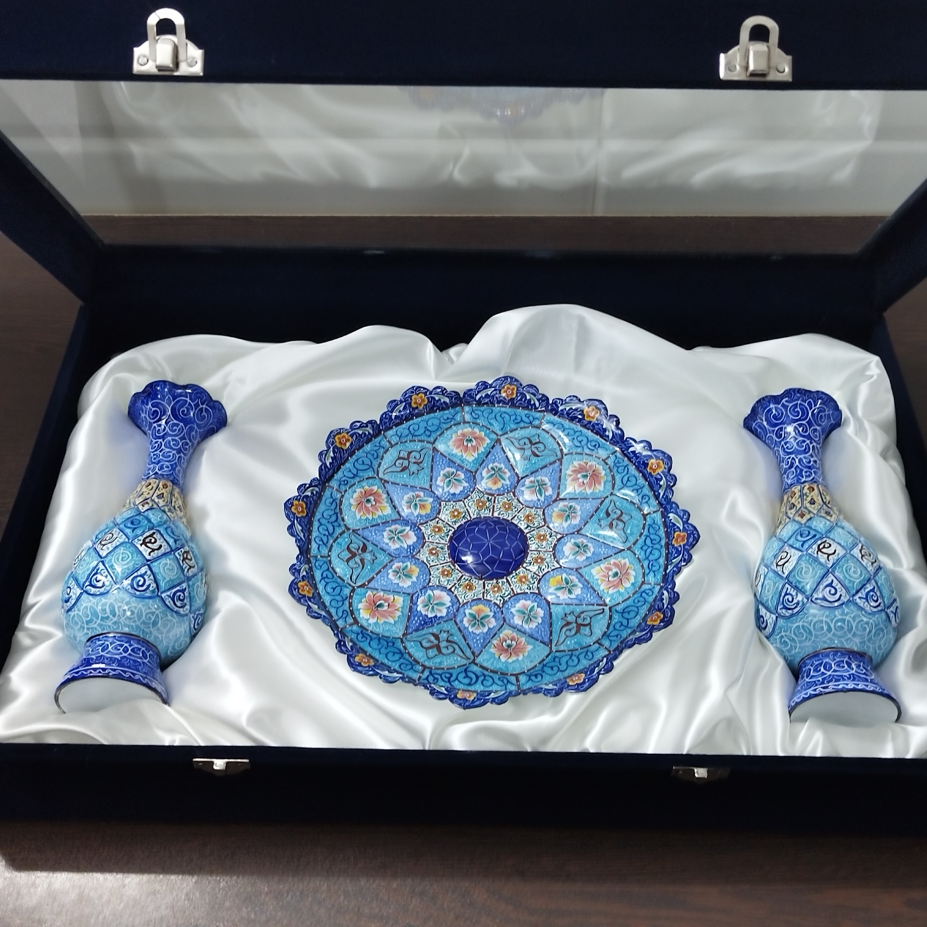 ست هدیه جفت گلدان  سایز  20 میناکاری و بشقاب سایز 25 میناکاری
