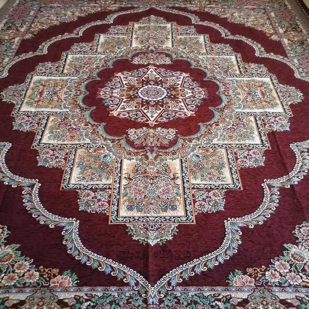 روفرشی مخمل زرکدار 12متری رنگ زرشکی طرح حوض نقره مدل ستاره ای