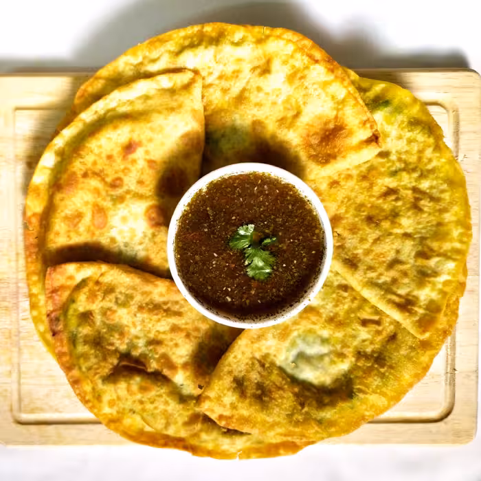 چتنی با وزن 1300 گرم خالص محصول خانگی ترش و ملس و تند کاملا تازه و طبیعی