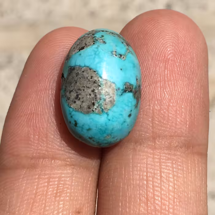 نگین فیروزه زیبا و تمام مغز