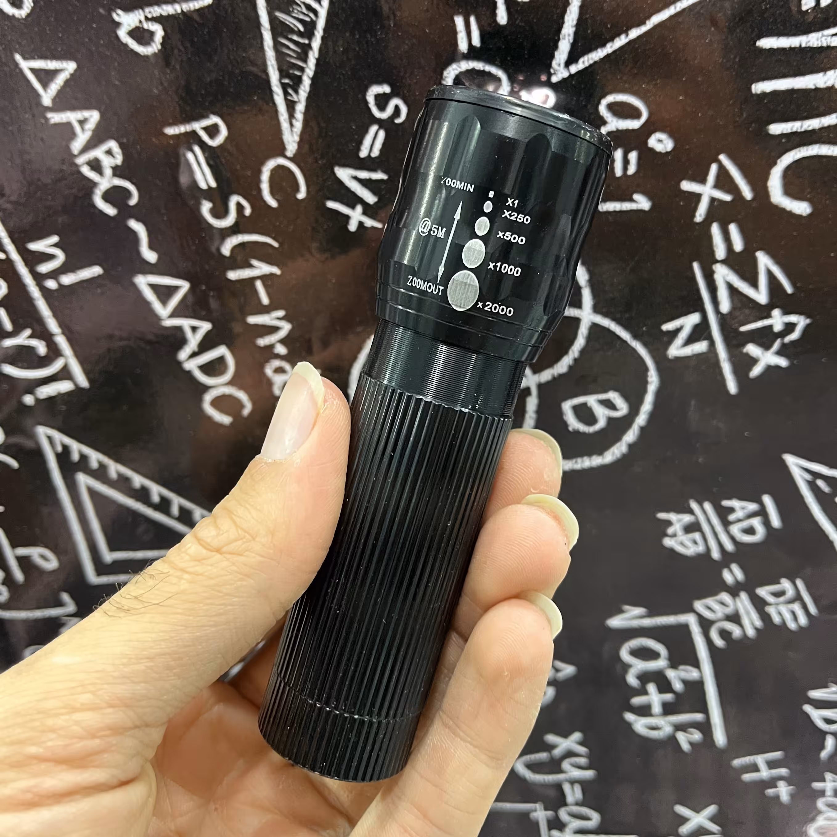 چراغ قوه پلیسی جیبی، عدسی دار