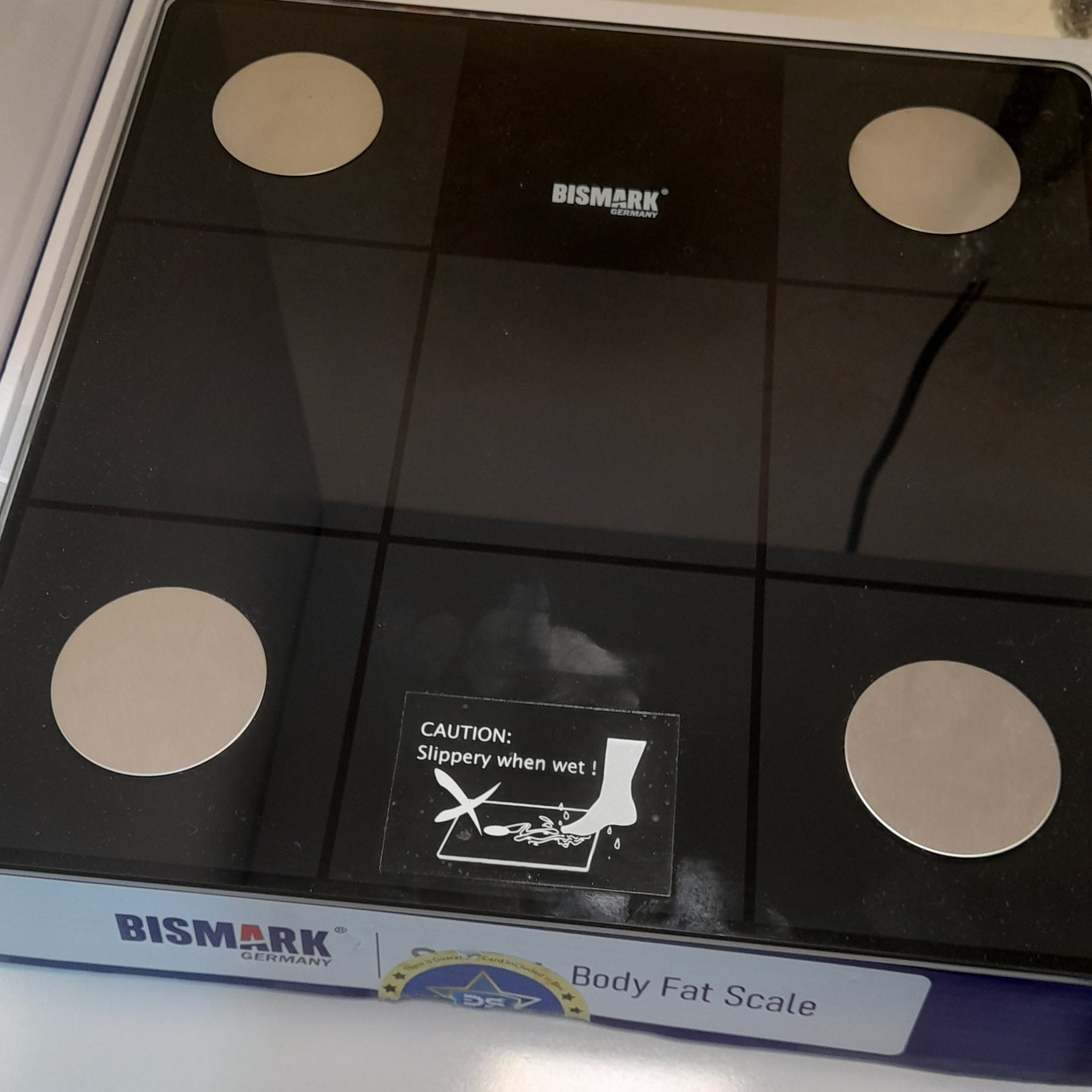 ترازو های دیجیتال بیسمارک تا وزن 150 کیلو گرم سطح شیشه ای