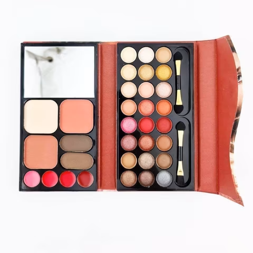 پالت سایه کیفی انی لیدی با پیگمنت بالا
شامل24 رنگ سایه ، یک آینه ، چهاررنگ رژلب ، دو رنگ سایه ابرو، رژگونه، آینه، براش 
