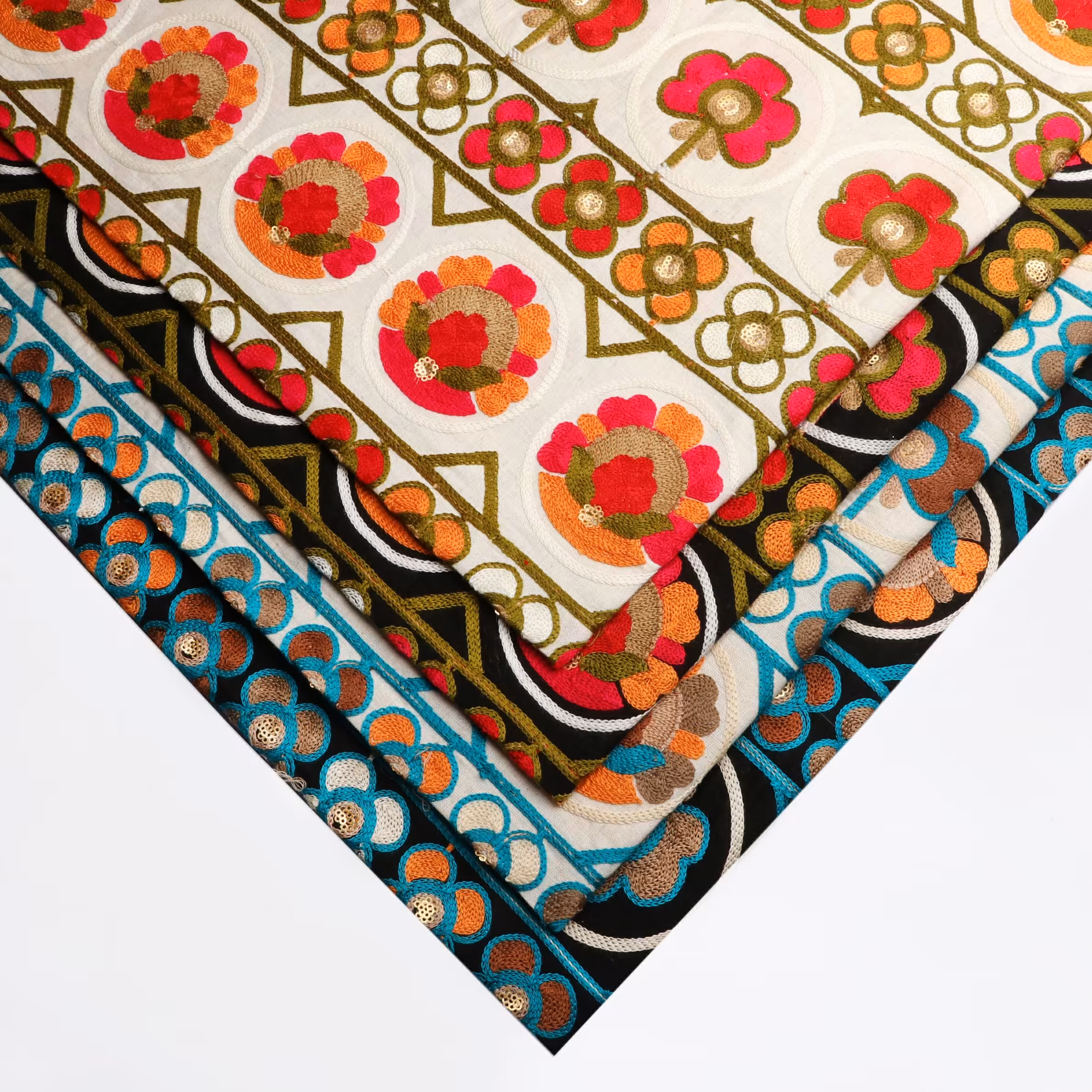 پارچه سوزندوزی طرح گل. 1 متر. خرجکار با عرض100 سانت