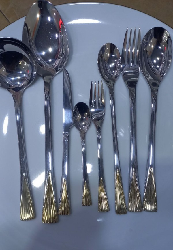 سرویس قاشق و چنگال 24 نفره دهنه اروپایی نیمه طلایی یونیک مدل 385g