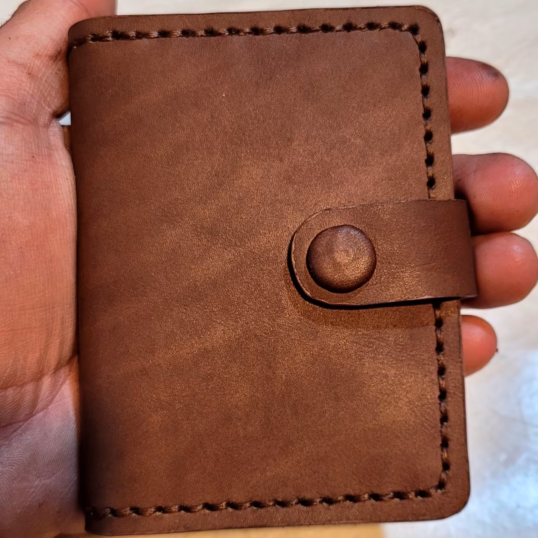 جاکارتی چرم گاوی دستدوز 8 جای کارت مجزا ظرفیت بیش از 14 کارت