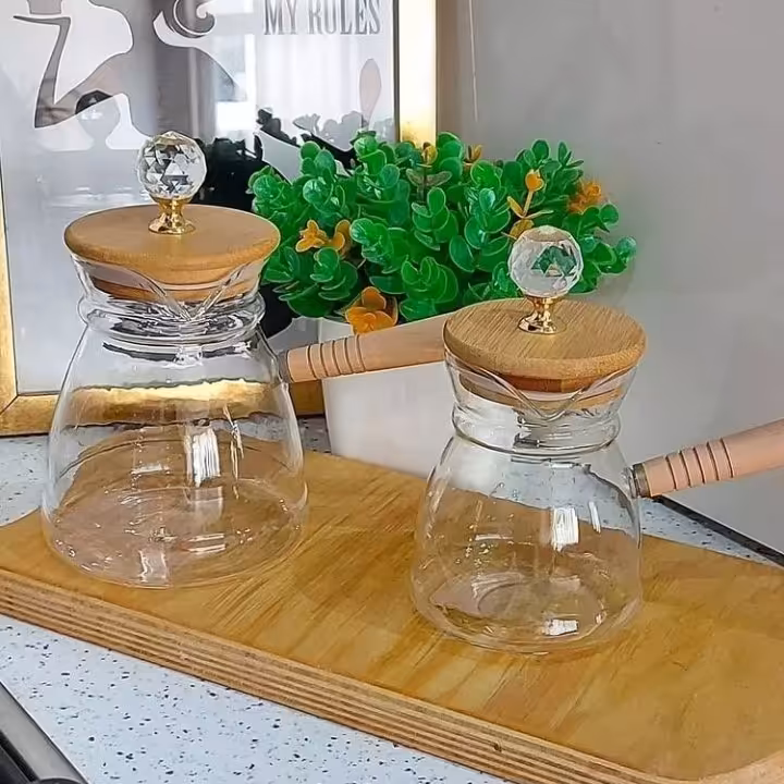 شیرجوش پیرکس، درب نگینی، شعله مستقیم، دسته پیچ شده می باشد، در دو سایز ، قیمت 400 میل 210 هزار و قیمت 600 میل 230 هزار 