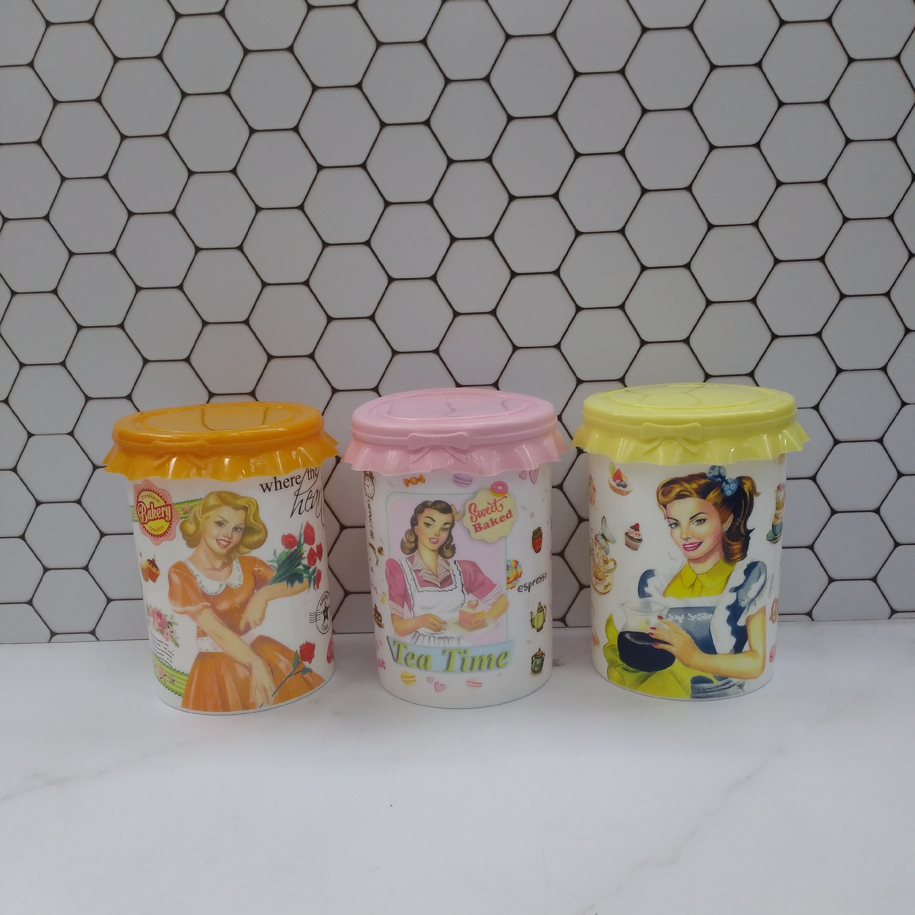 بانکه پلاستیکی رزمن -بانکه های پلاستیکی با درب سیلیکون-کندی پلاستیکی طرحدار برند رزمن سایز3 