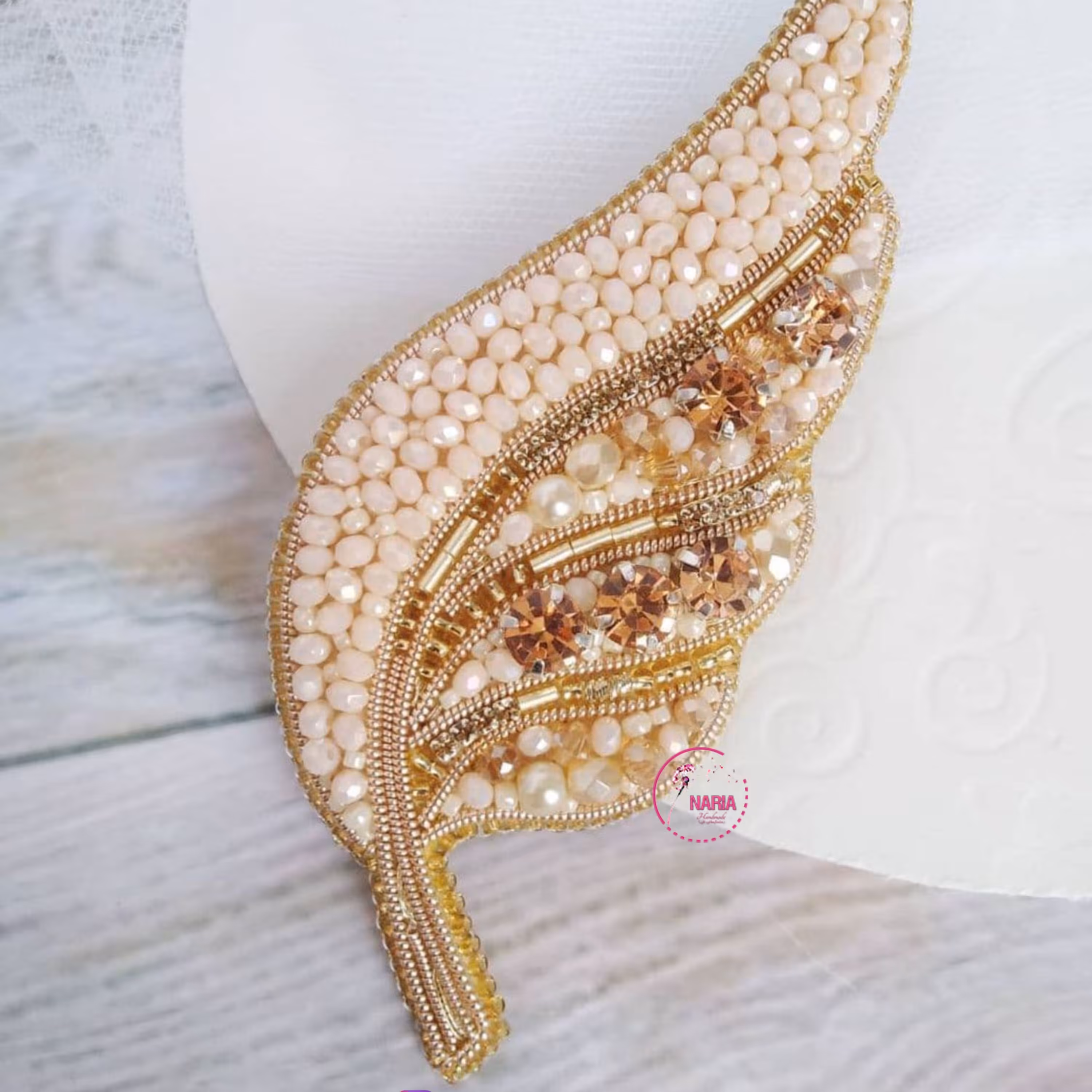 گلسینه جواهردوزی شده طرح پَر G39