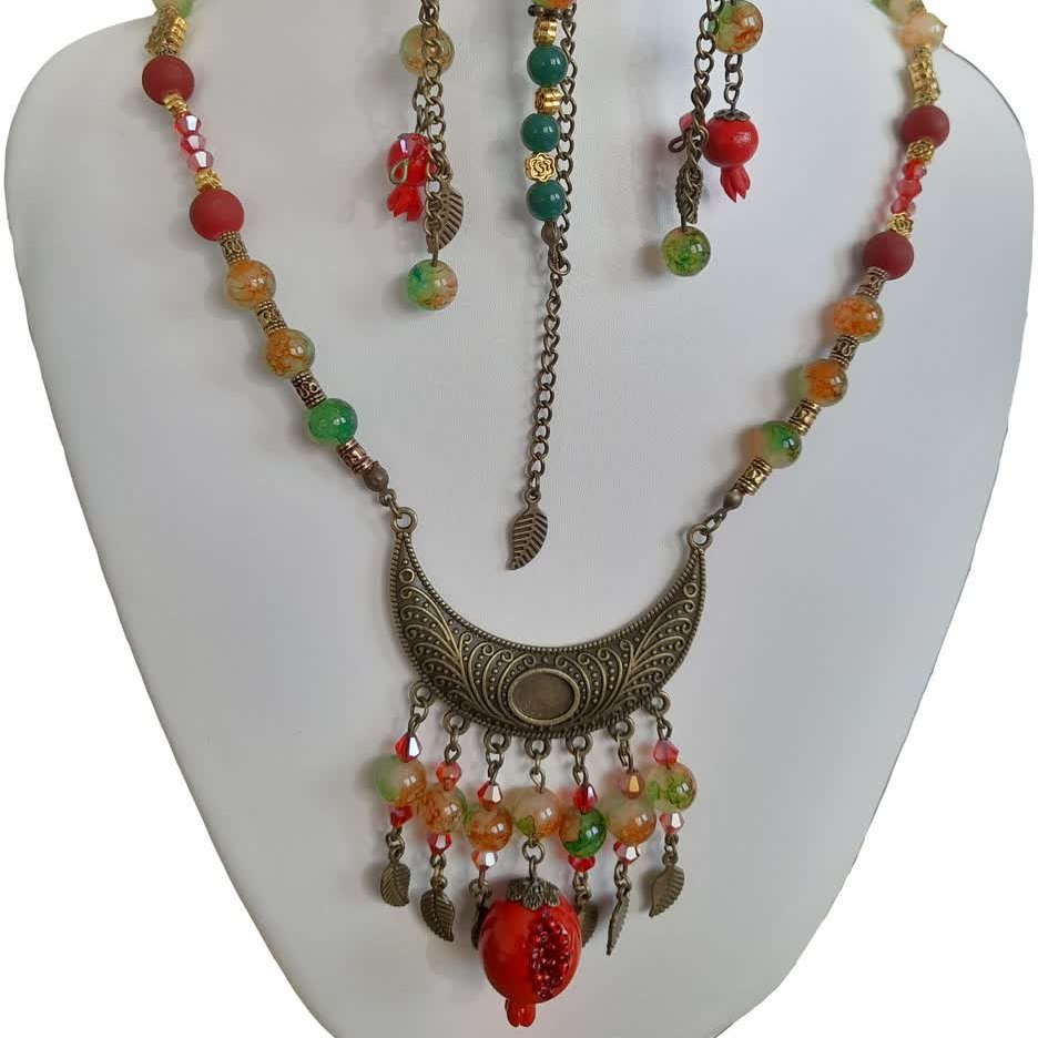 ست یلدایی انار شکسته