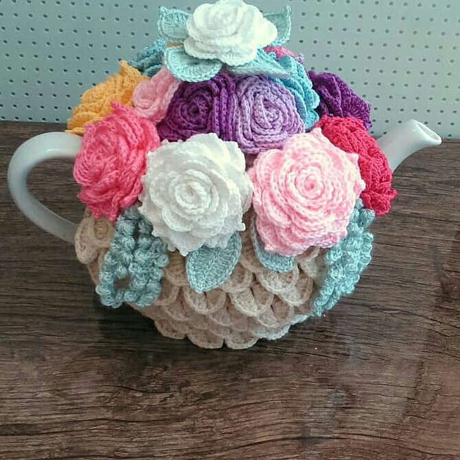 روکش قوری قلاببافی  مناسب قوری با ابعاد دور قوری40ارتفاع 14 سانتیمتر.سفارش در رنگبندی های مختلف و مدت بافت 4روز