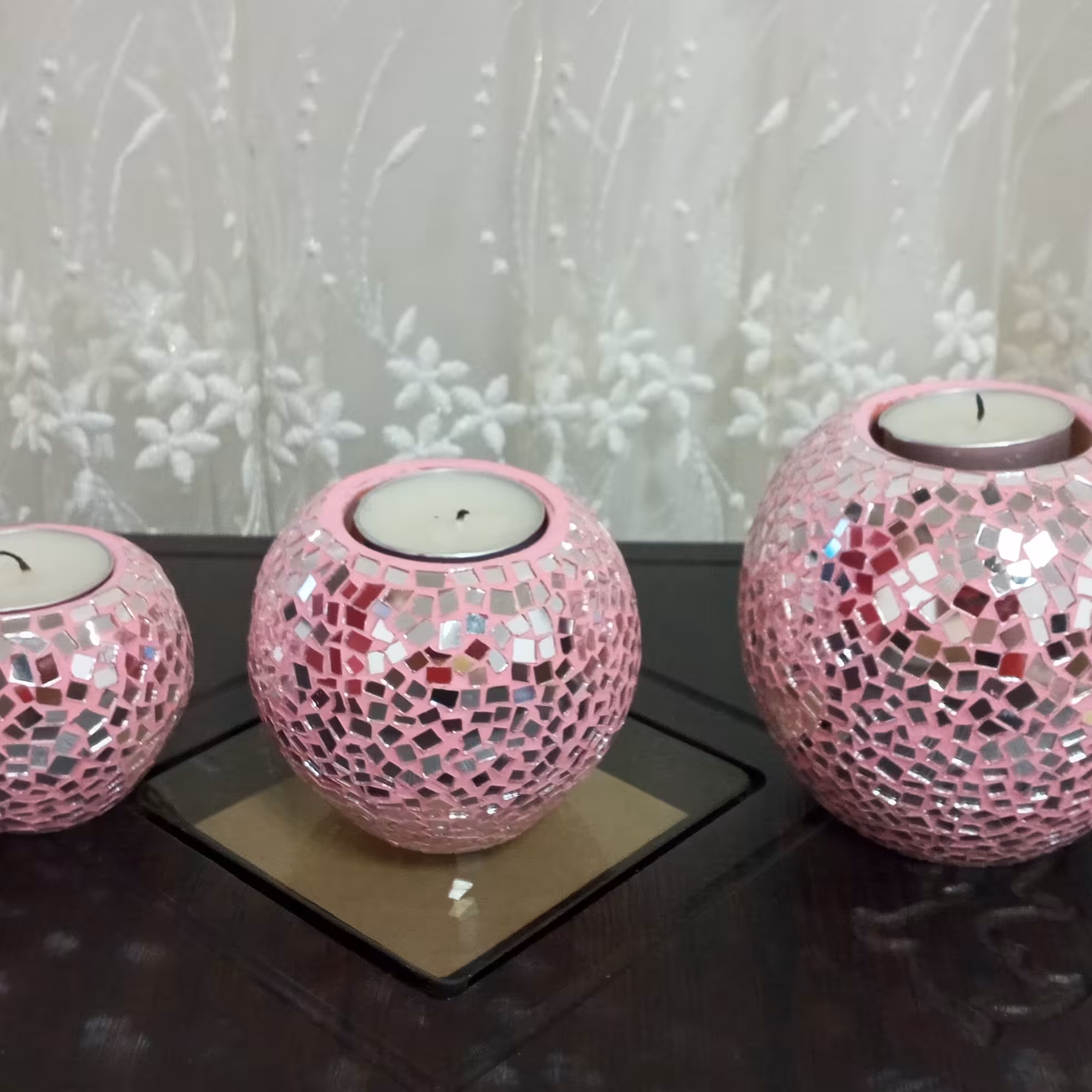 جاشمعی توپی آیینه کاری شده .بسیارزیبا وشیک .قابل سفارش دررنگهای مختلف ارسال زودترازموعدباهماهنگی قبلی