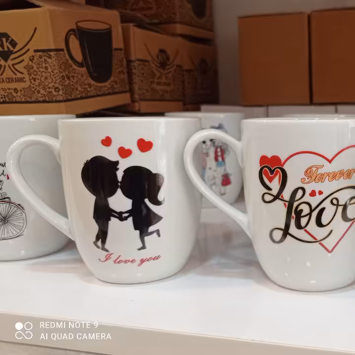 ماگ سفید یک رو چاپ دار با طرح های متنوع دسته دار