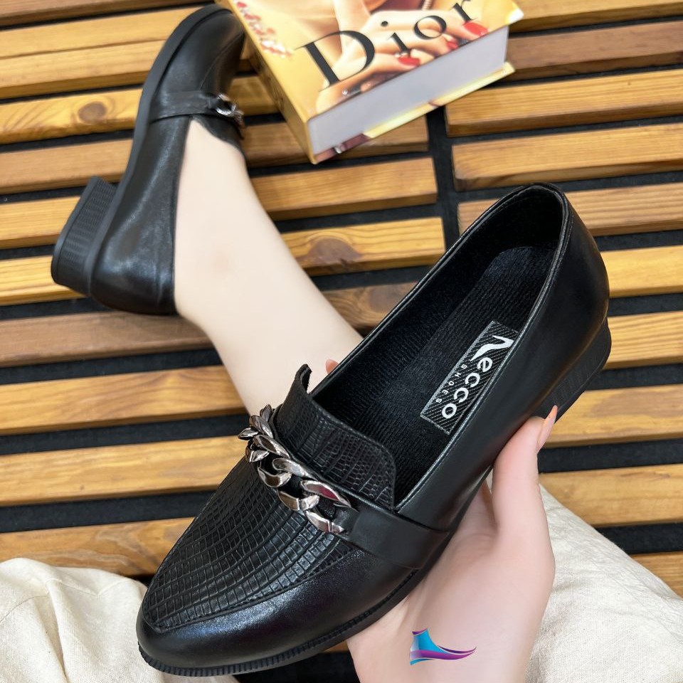 کفش کلاسیک
کد 430
قالب استاندارد
زیره پیو
جنس عالی
Size 37 ta 40