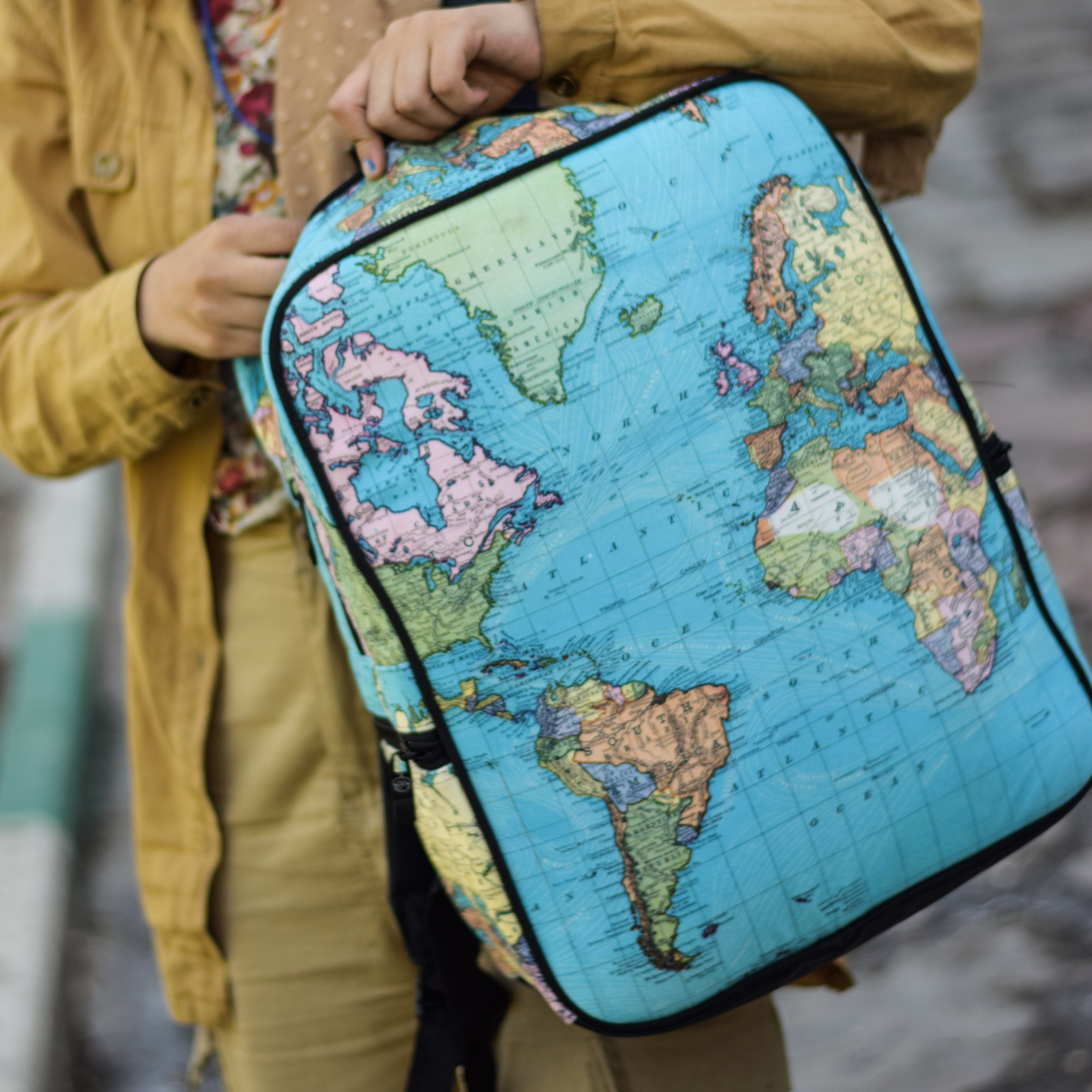 کوله پشتی نقشه جهان جنس  مخمل کوبیده BK0067