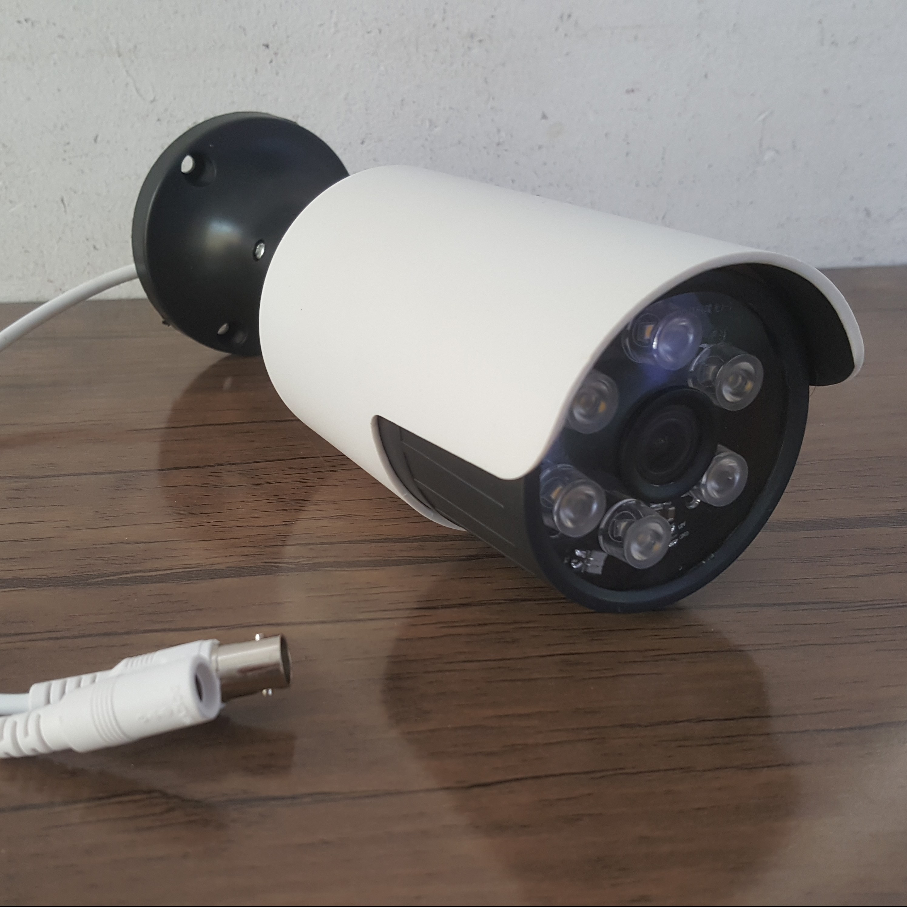 دوربین بولت(AHD)5 مگاپیکسل دید در شب رنگی بدنه پلاستیگی، برد4653 