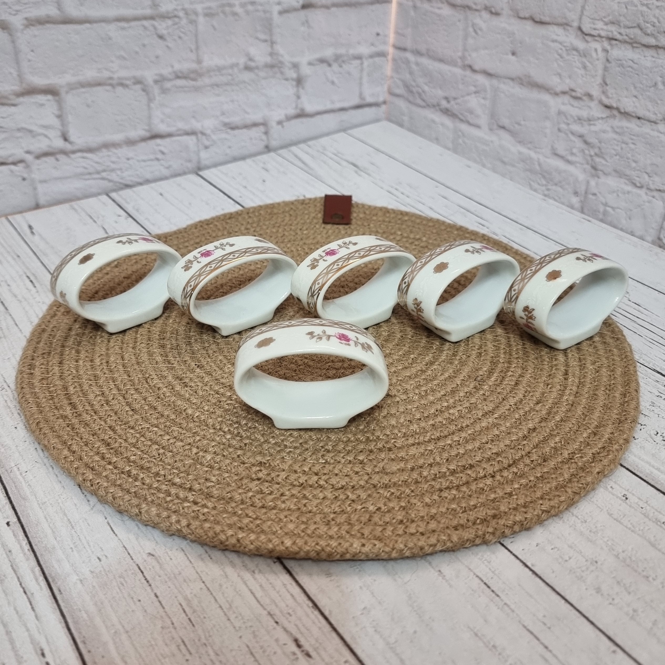 حلقه دستمال سفره جا دستمال سفره چینی سفید طلایی 6 تایی