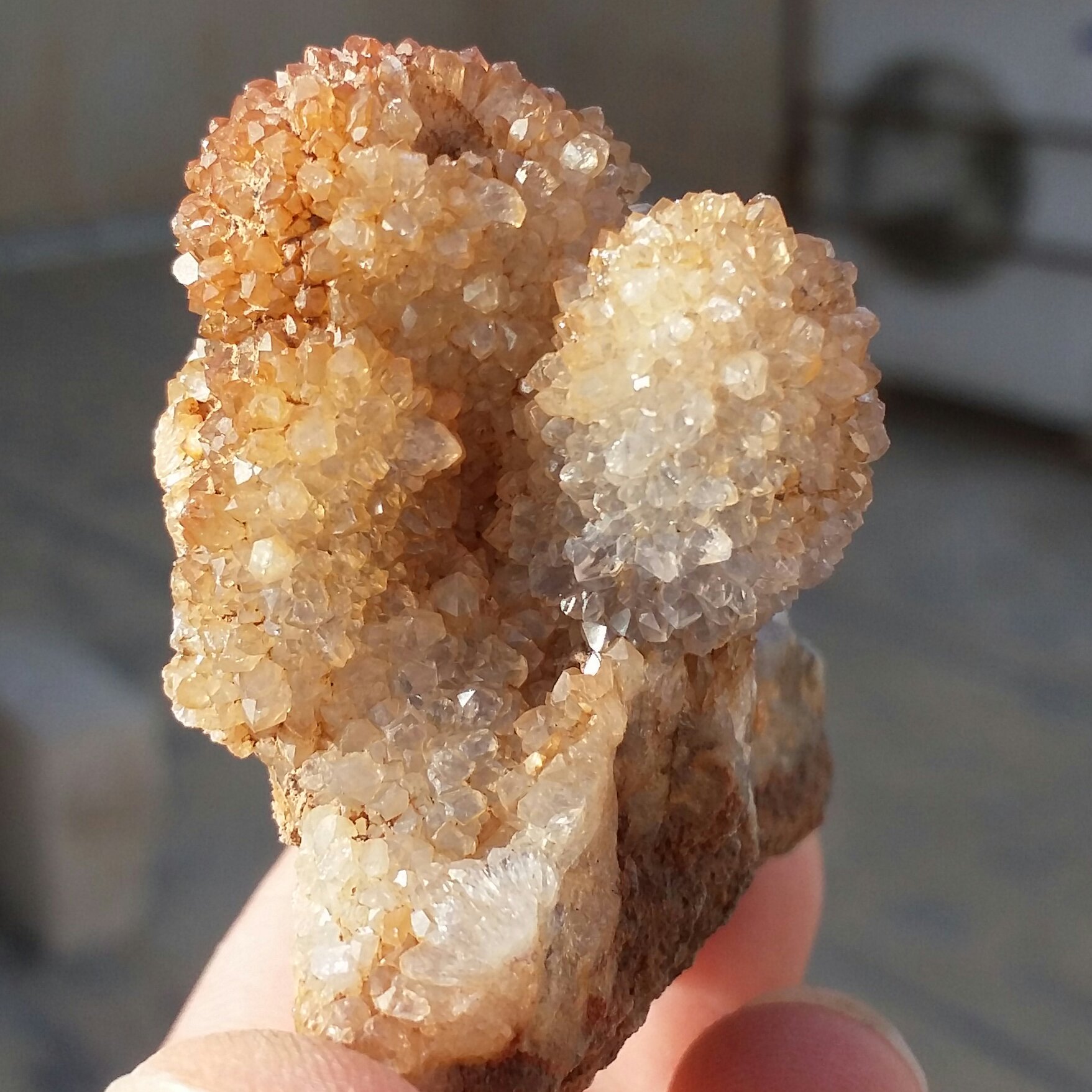 نمونه فوق کلکسیونی سنگ راف کلسیت انگشتی پر بلور محشر بسیااااار زیبا 100 در 100 طبیعی خارق العاده و تک
کد 9109