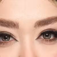 لنز چشم بیوتی سالیانه رنگ سبز خاکستری دور ملایم 