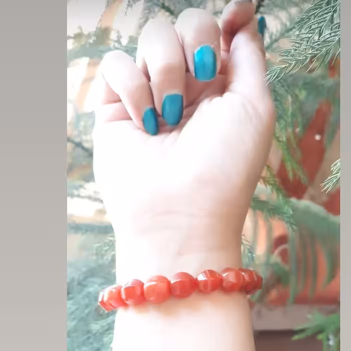 دستبند عقیق سرخ با تراش خاص