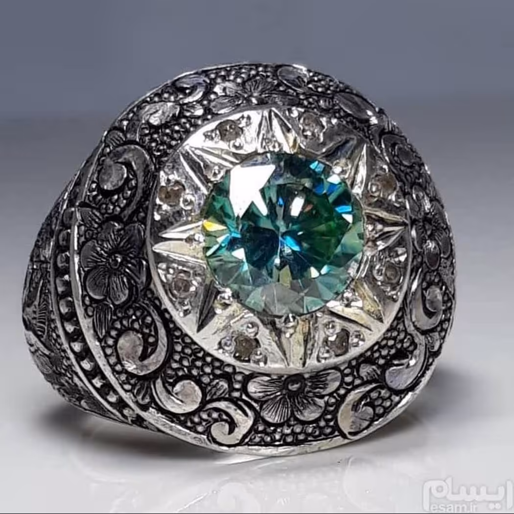 انگشتر فاخر سلطنتی موزانایت 5قیراطب طلعلو عالی قلم کاری حرفه ای طرح پرنده برجسته