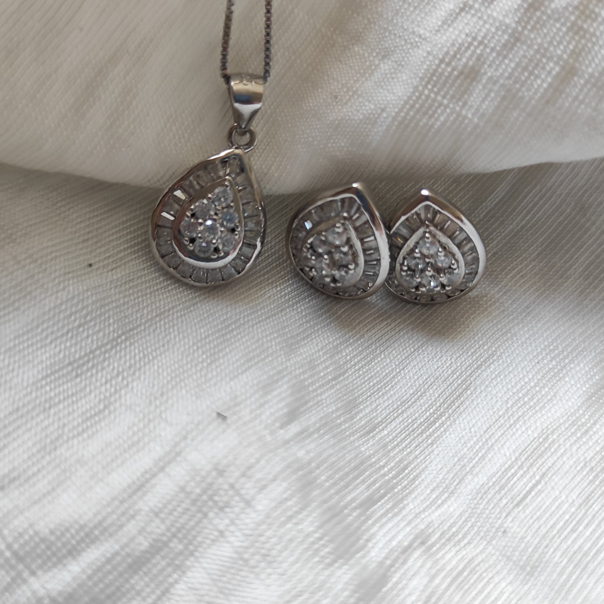 نیم ست نقره زنانه طرح نگین و اشک