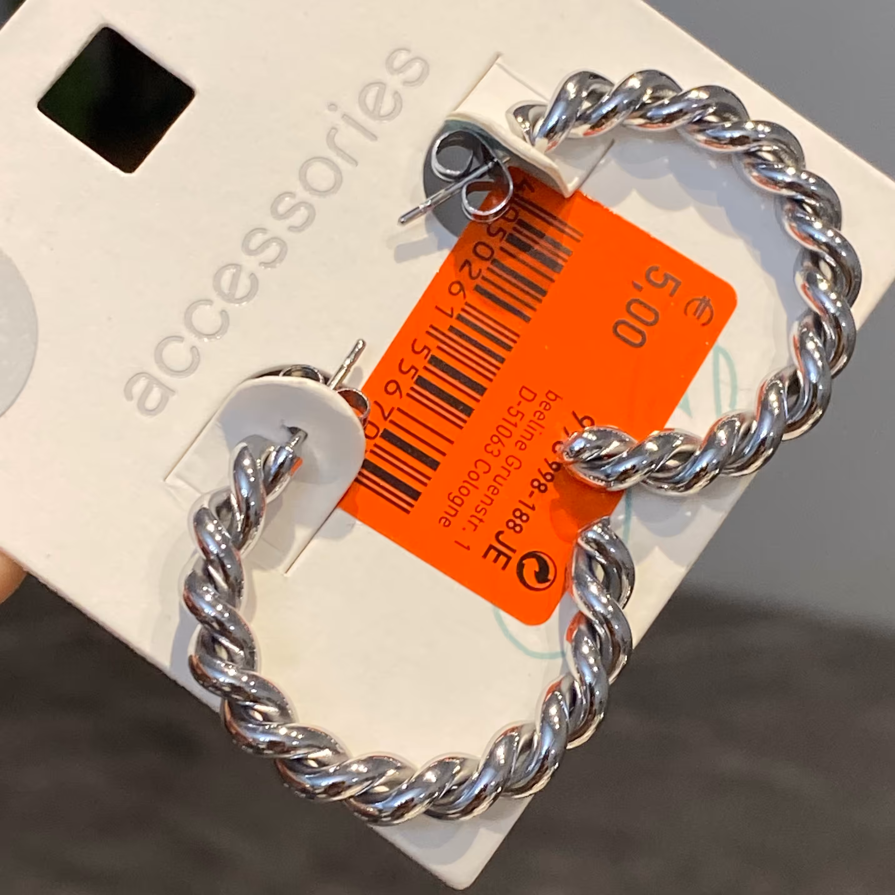 گوشواره دخترانه استیل بسیار زیبا و خاص در گوش اکسسوری خاص برای هدیه