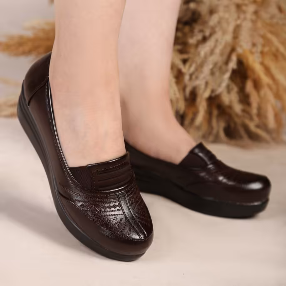 یه کار پرفروش دیگه
طبی جدید در رنگهای قهوه ای و مشکی
زیره پیو  نرم و راحت
رویه چرم صنعتی 
با کیفیت عالی 
راحت و سبک
