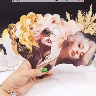 آینه چوبی دسته دار گل مدل دخترانه