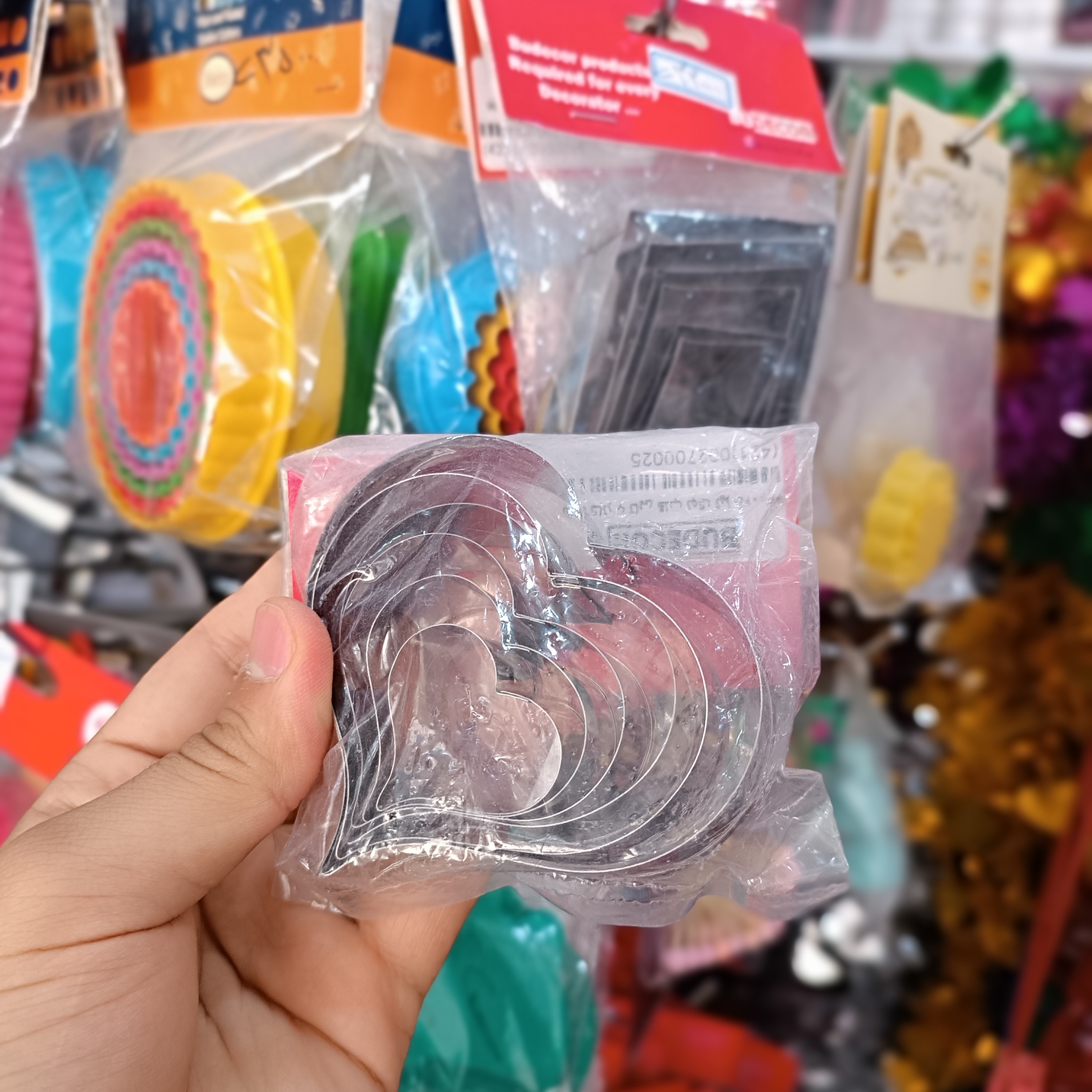 کاتر فلزی در سه طرح متفاوت بیضی ، لوزی و قلب