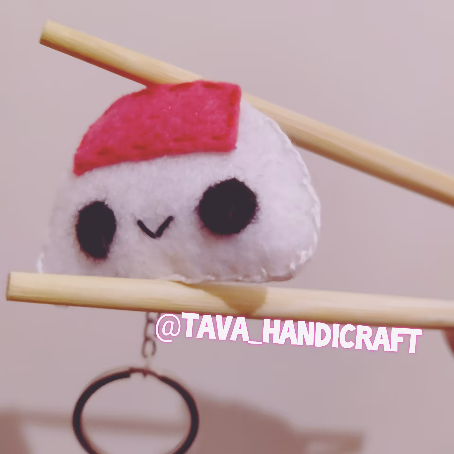 جاسوییچی نمدی طرح نون برنجی