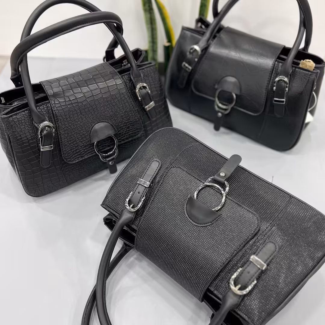 کیف  دخترانه دو حلقه در 3 طرح مطابق تصویر قبل از واریزی حتما موجودی بگیرید عزیزان کد 58