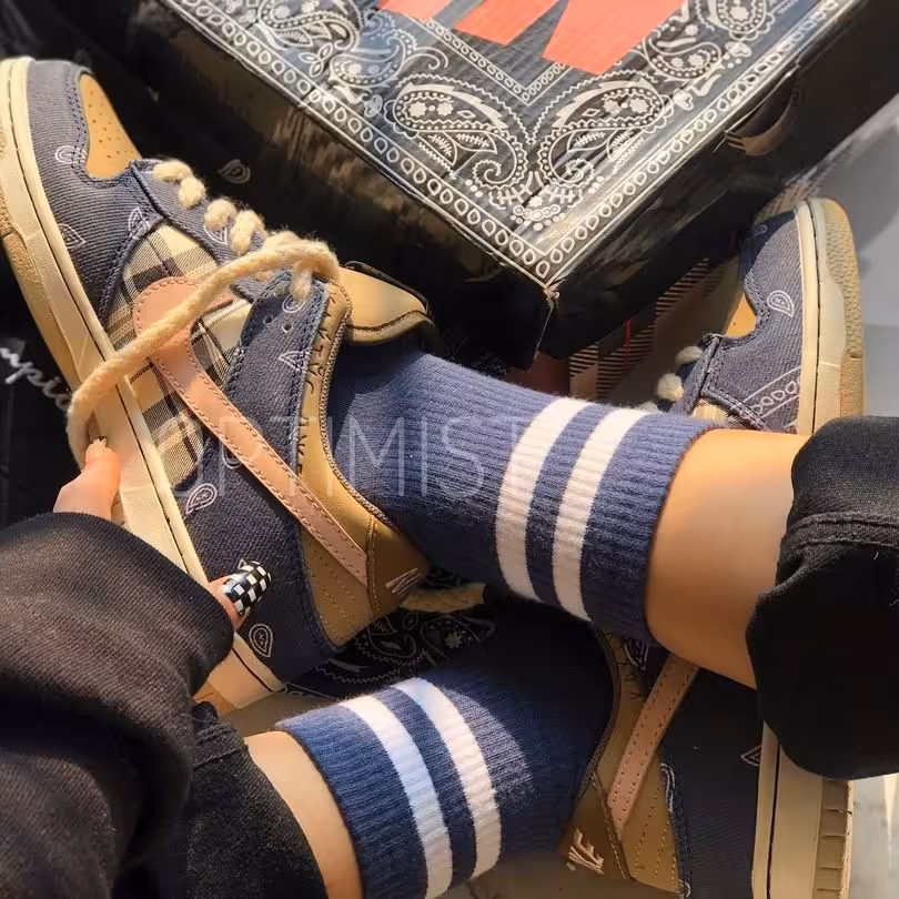 جوراب دوخط زمینه سورمه ای نیم ساق نخ پنبه