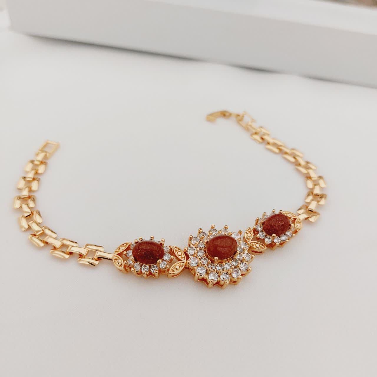 دستبند کد11375طرح جواهر.نگین دلربا.آبکاری طلا.ضدحساسیت.رنگ ثابت