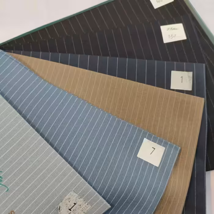 پارچه فاستونی دیپلمات مطهری 45 درصد پشم استرالیا و  55 درصد نخ آلمان و تحت لیسانس سلکا انگلیس 