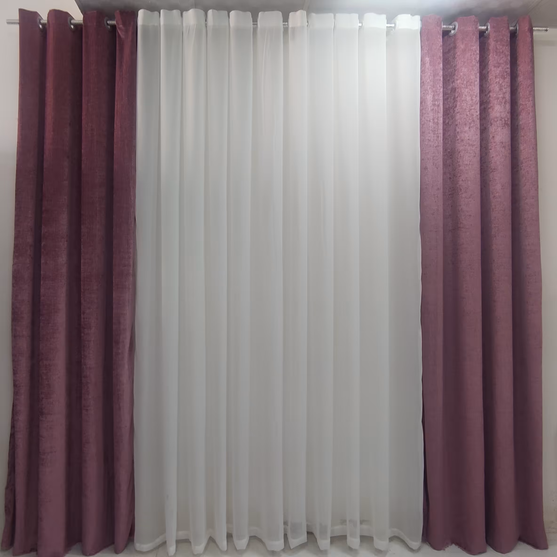 پرده پانچ دوخته شده کامل برای عرض 4متر  شامل  9متر حریر و دو پنل مخمل