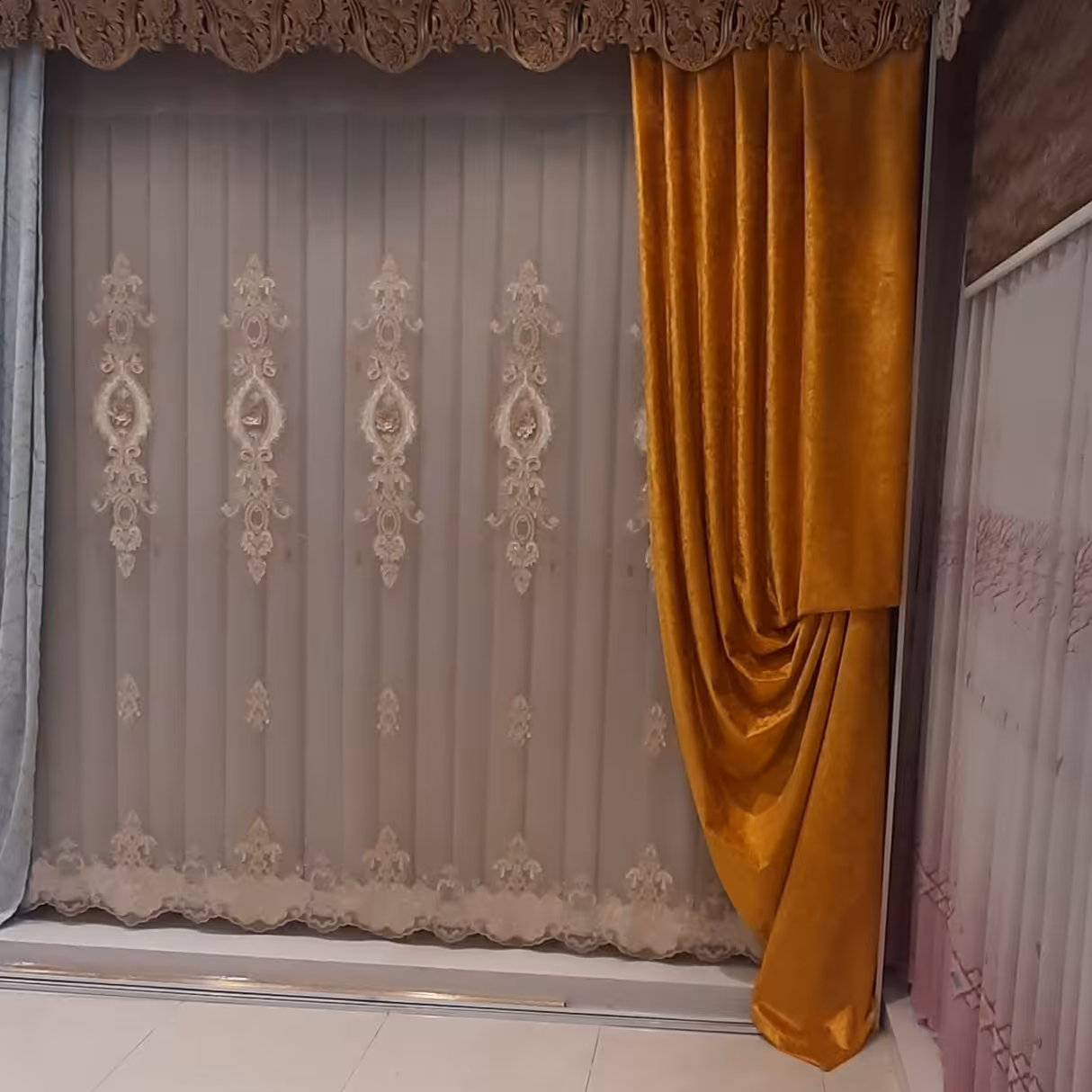 والان پردهپارچه مخمل پیکسل رنگبندی متنوع مناسب برای انواع سلیقه ها