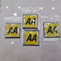 آرم آداک AA جلو پنجره