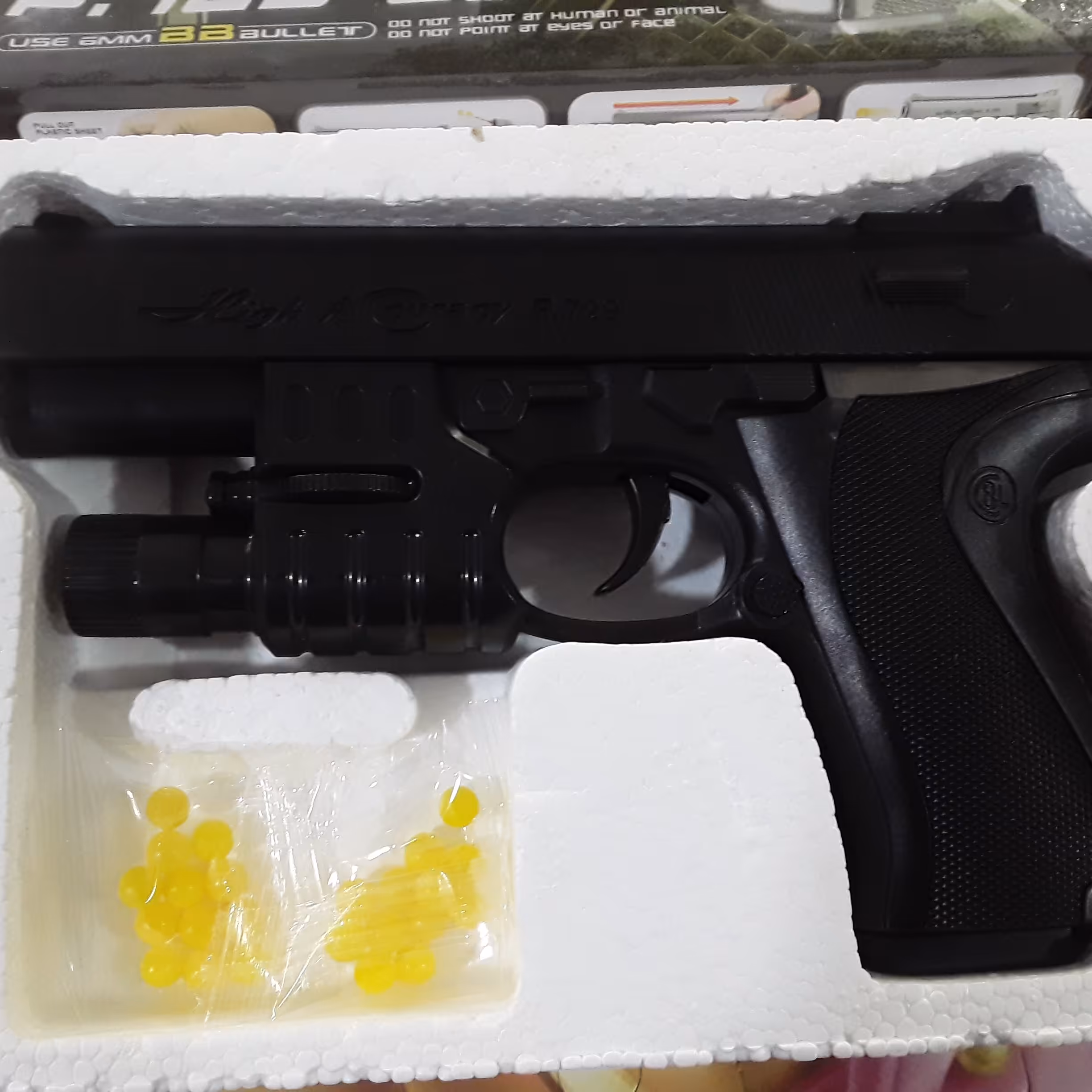 تفنگ ( کُلت ) اسباب بازی ساچمه ای لیزر دار پلاستیکی جنس خوب